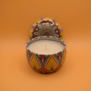 Sojų ir plamių vaško su kristalizacijos efektu žvakė indelyje vanilinio kremo kvapo